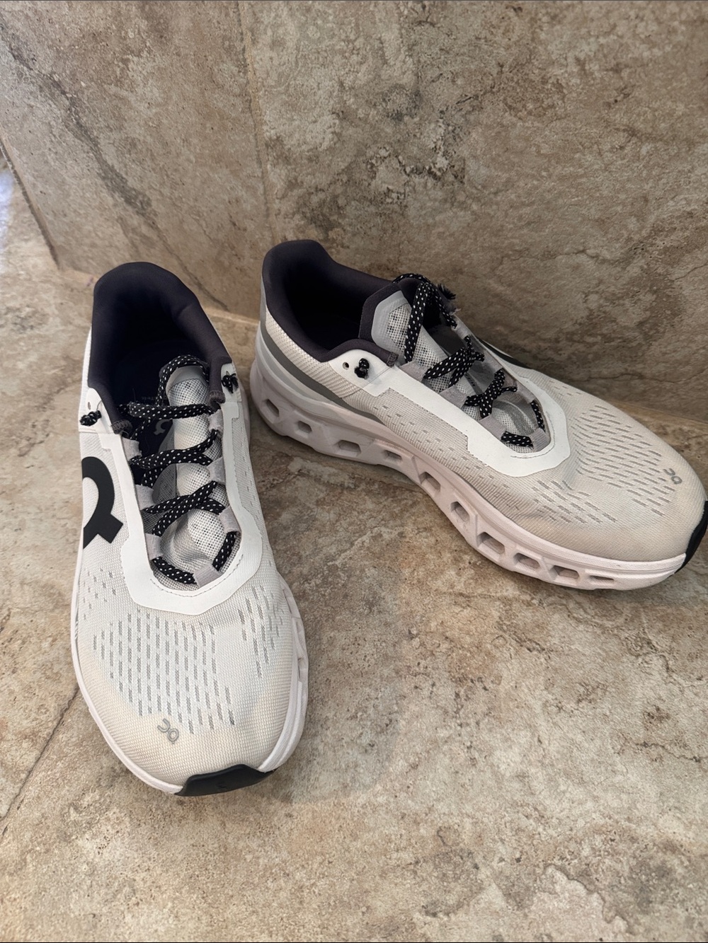 ON cloud Men's White Sneakers cloud monster size 9 cloudtec